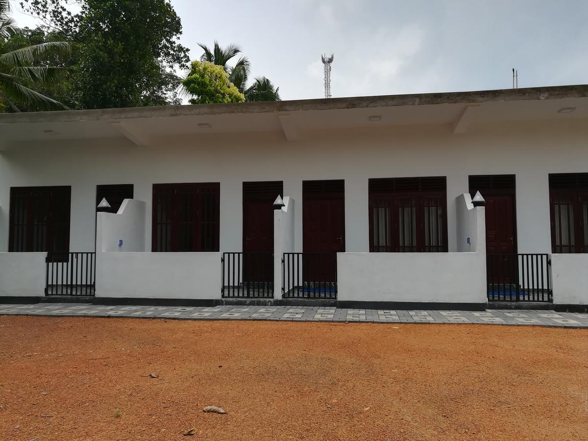 Sea Breeze Hotel Bentota Exterior photo