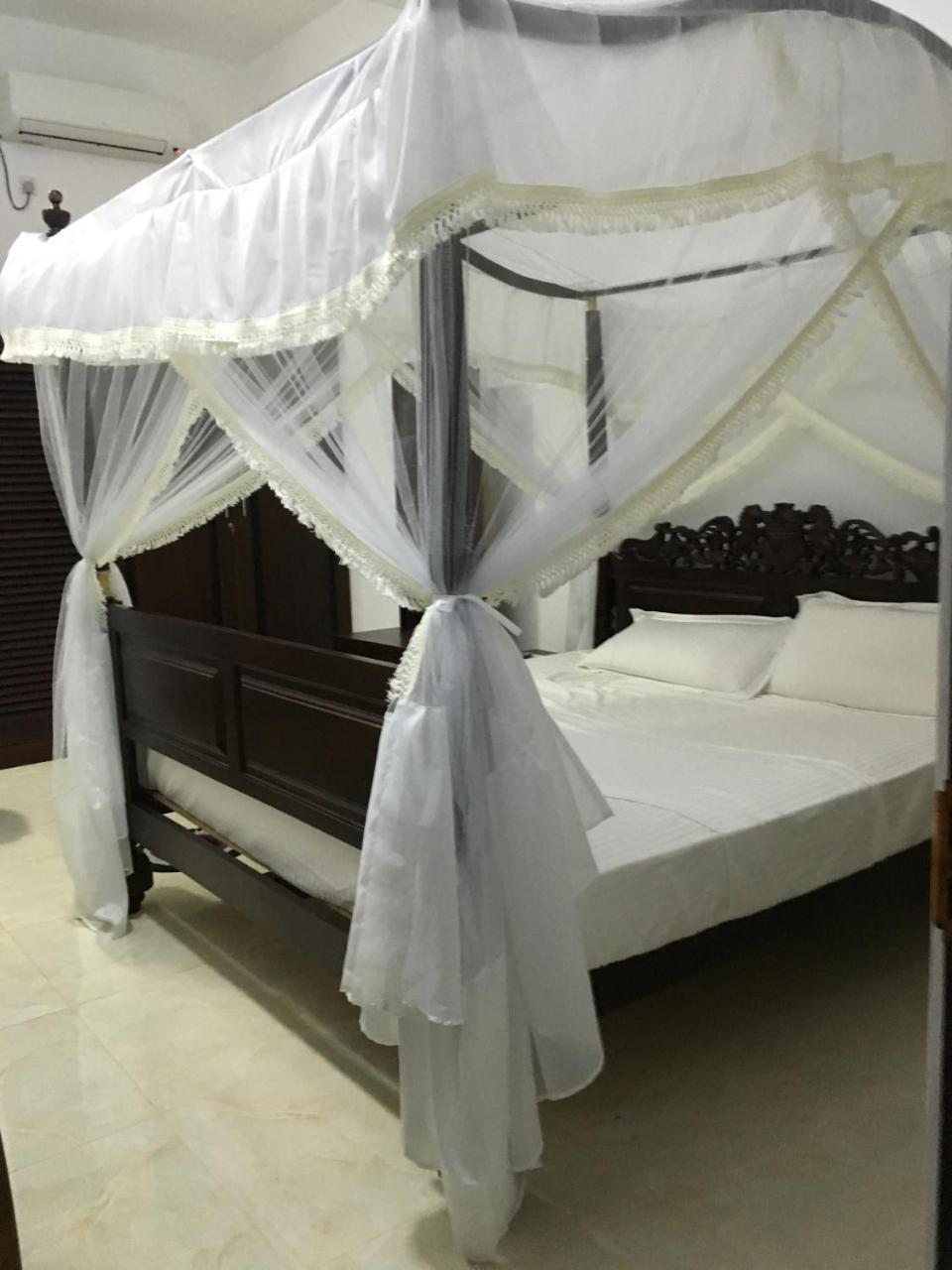 Sea Breeze Hotel Bentota Exterior photo