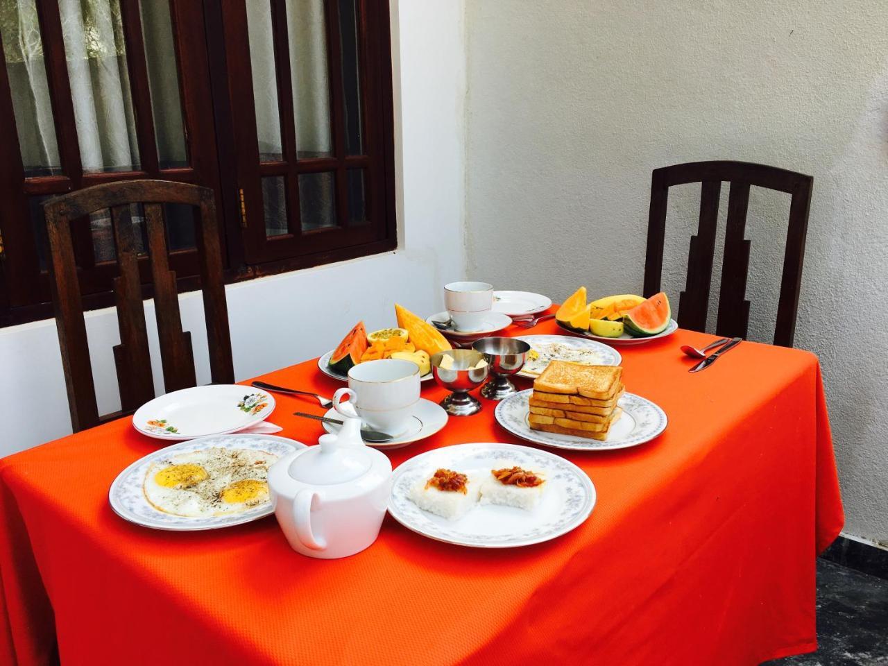 Sea Breeze Hotel Bentota Exterior photo